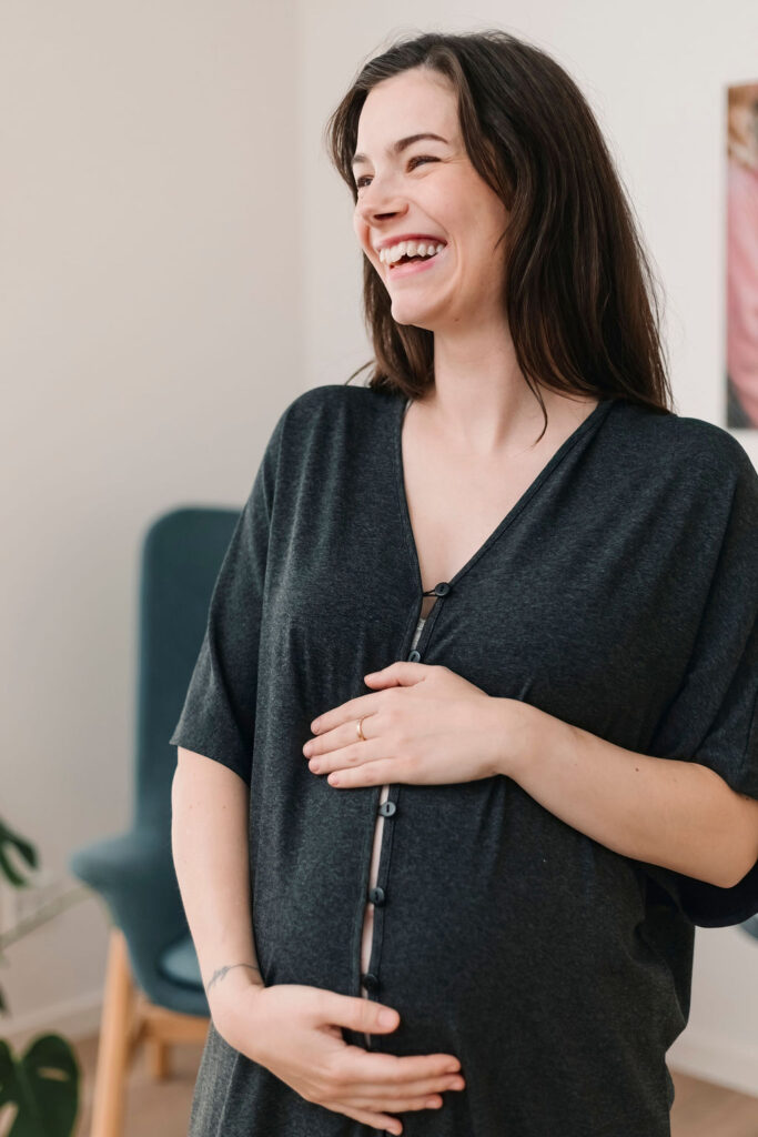 gravid-kjole-graa-mave-loes