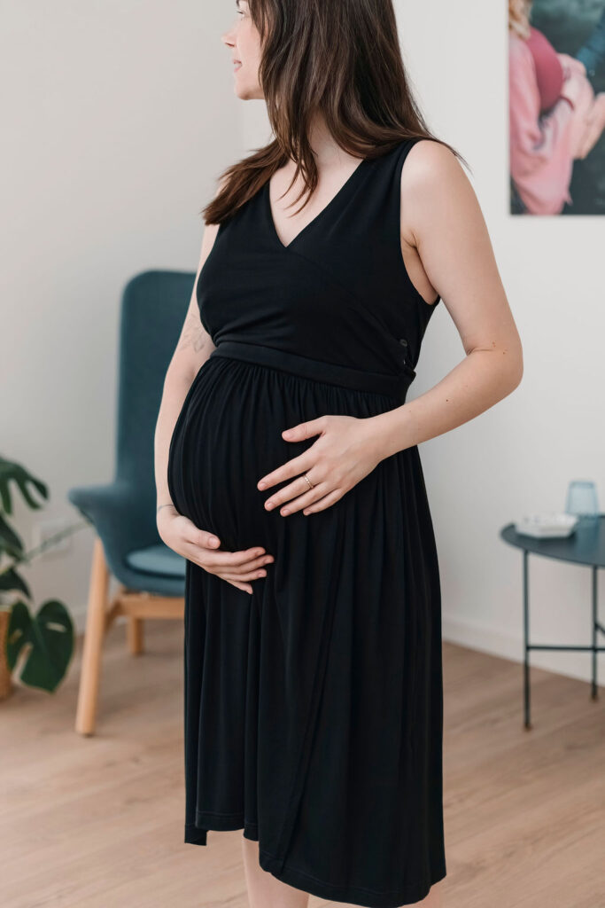 gravid-kjole-sort-mave-loes